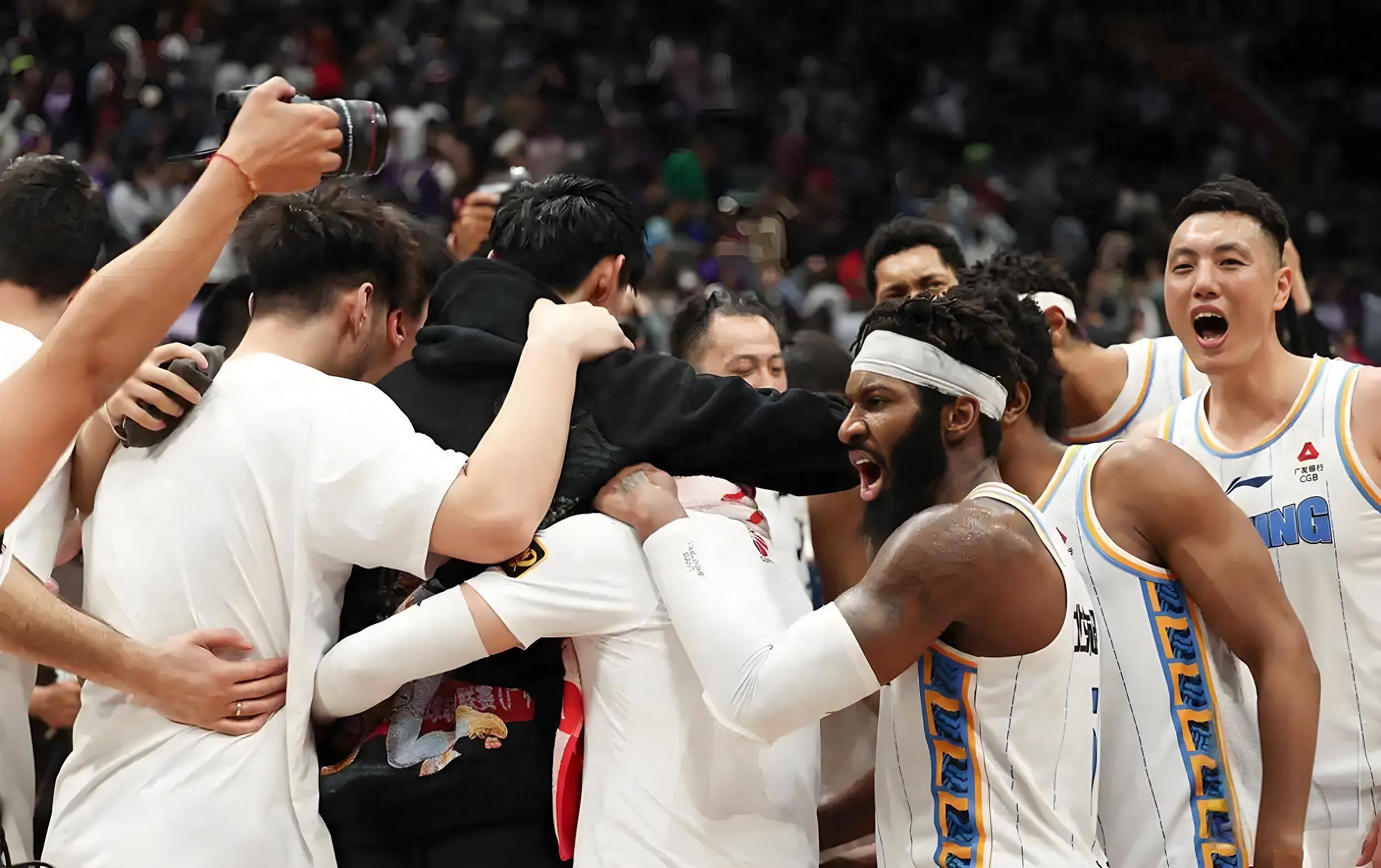 星空电竞-关于篮板优势：北京抢得49个篮板，攻守两端表现出色！的信息