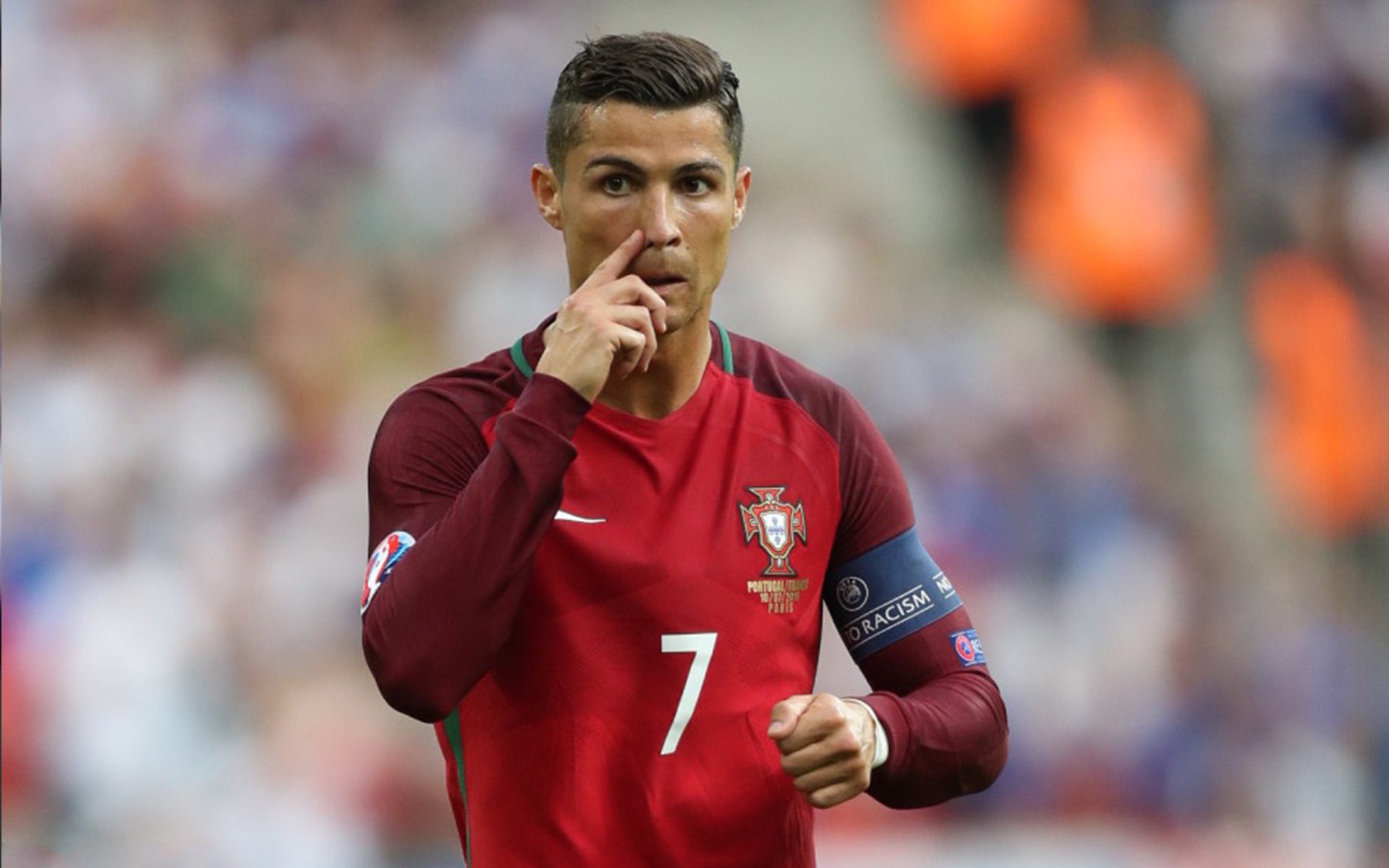 星空电竞在线平台-_未来体育场景：虚拟与现实完美融合_，未来体育馆概念设计